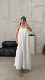 Robe blanche à lanières minces du soleil