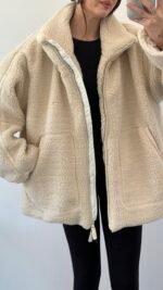 Manteau beige en peluche à fermeture éclair Cesila – Image 4